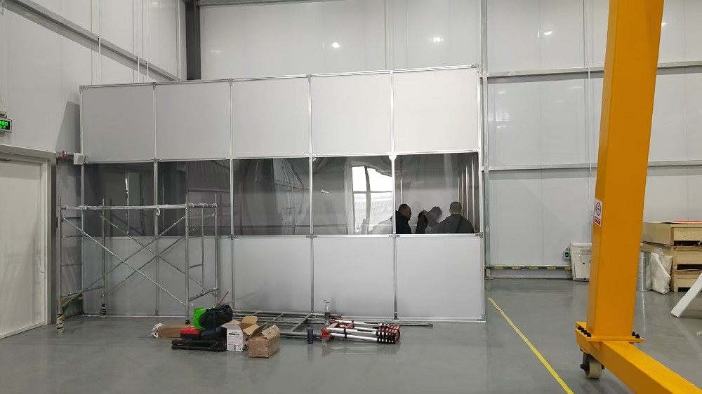 如何確保鋁塑板百級潔凈棚的氣流均勻性，避免局部污染？